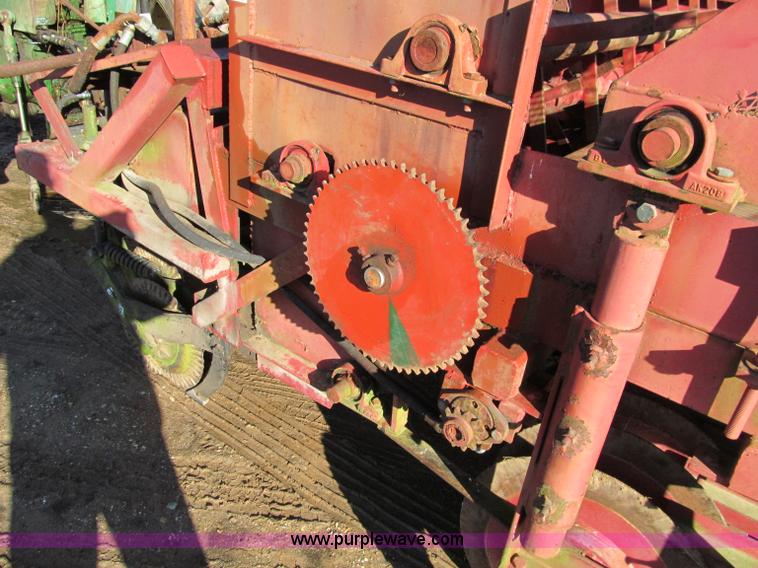 image for item D3003 Bermuda King 8/96 No-Till Fairway sprig planter