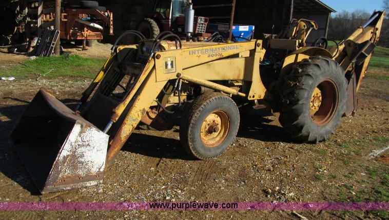 image for item D3005 International 2424 tractor with loader and backhoe