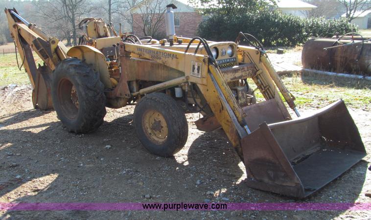 image for item D3005 International 2424 tractor with loader and backhoe