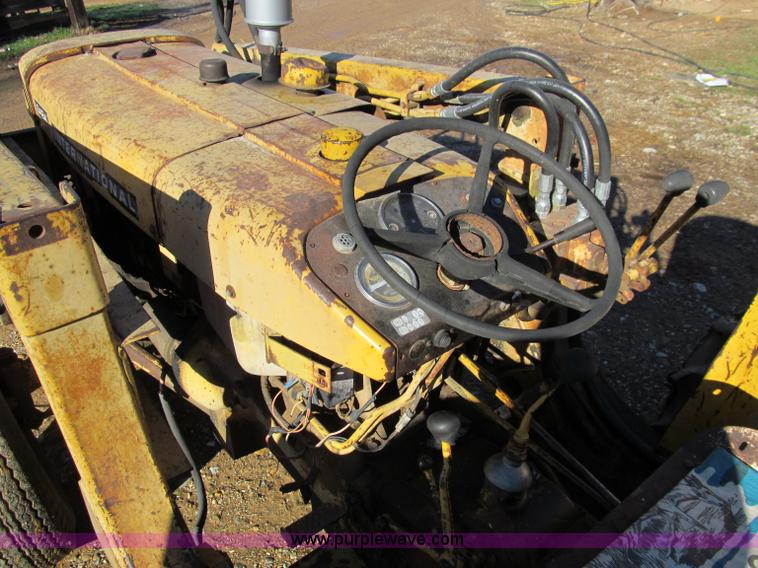 image for item D3005 International 2424 tractor with loader and backhoe