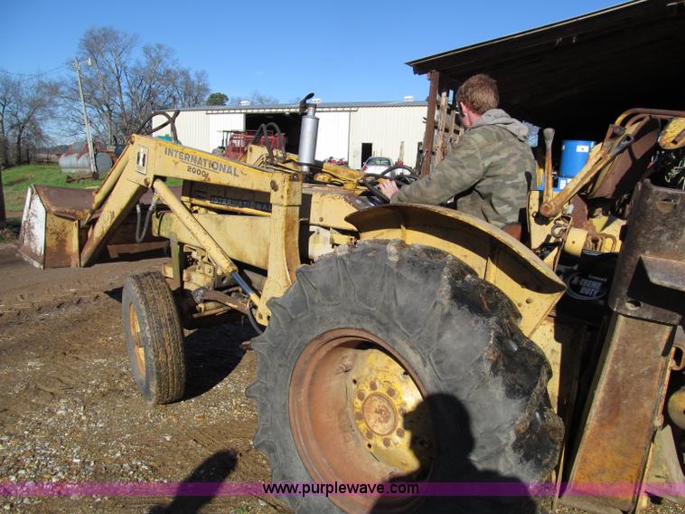 image for item D3005 International 2424 tractor with loader and backhoe