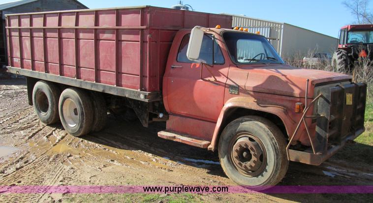 image for item D3007 1974 Chevrolet C65 dump truck