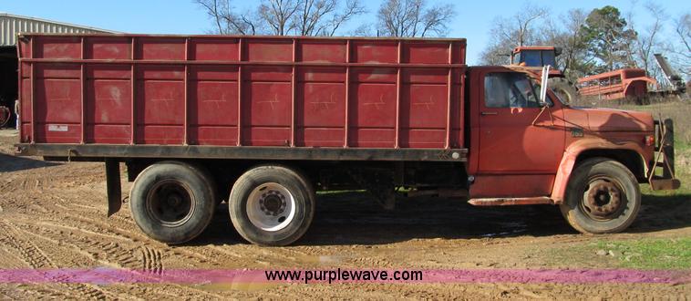 image for item D3007 1974 Chevrolet C65 dump truck