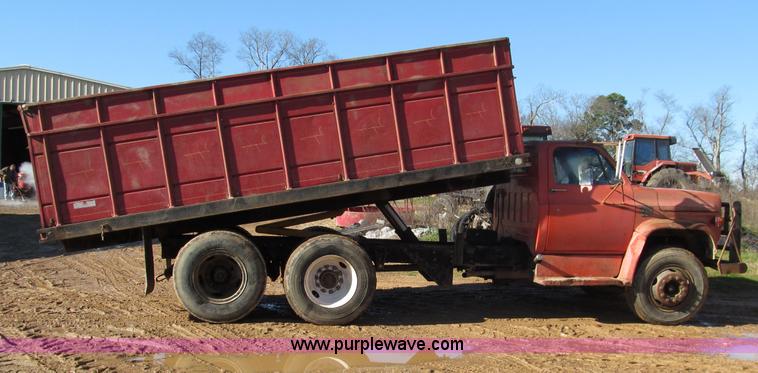 image for item D3007 1974 Chevrolet C65 dump truck