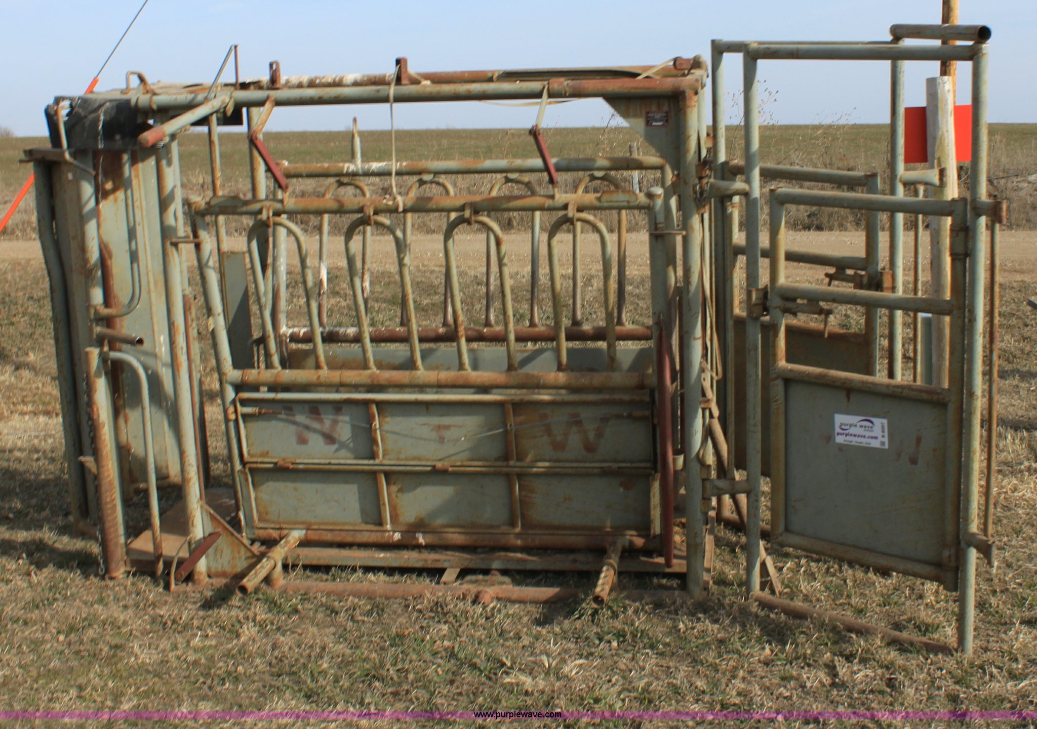 WW squeeze chute in Little River, KS Item B8897 sold Purple Wave