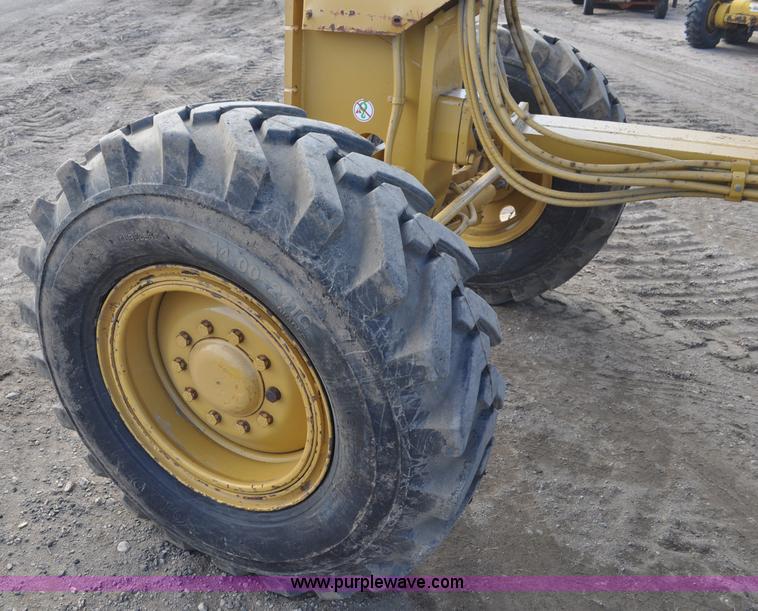 image for item A5810 1998 Caterpillar 140H motor grader VHP