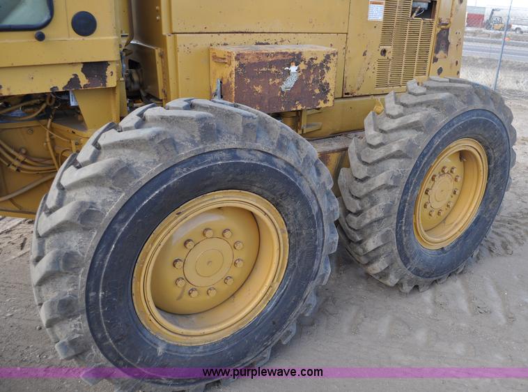 image for item A5810 1998 Caterpillar 140H motor grader VHP