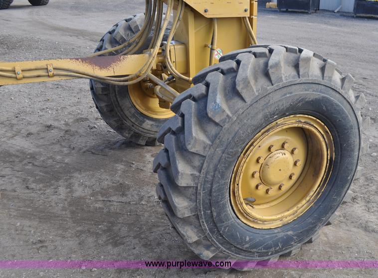 image for item A5810 1998 Caterpillar 140H motor grader VHP