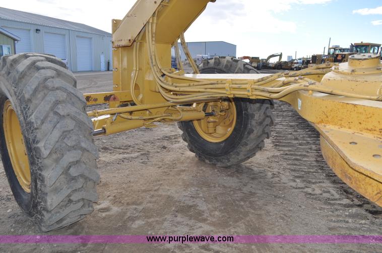 image for item A5810 1998 Caterpillar 140H motor grader VHP