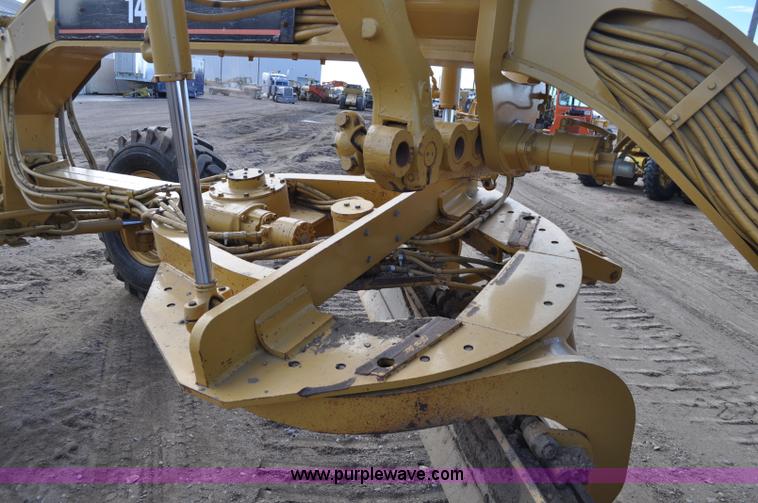 image for item A5810 1998 Caterpillar 140H motor grader VHP
