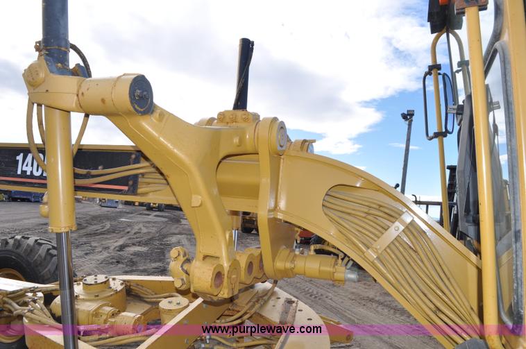 image for item A5810 1998 Caterpillar 140H motor grader VHP