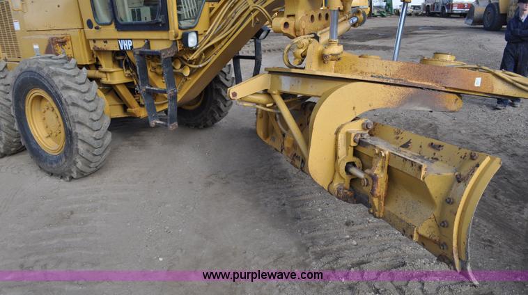 image for item A5810 1998 Caterpillar 140H motor grader VHP