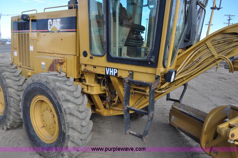 image for item A5810 1998 Caterpillar 140H motor grader VHP