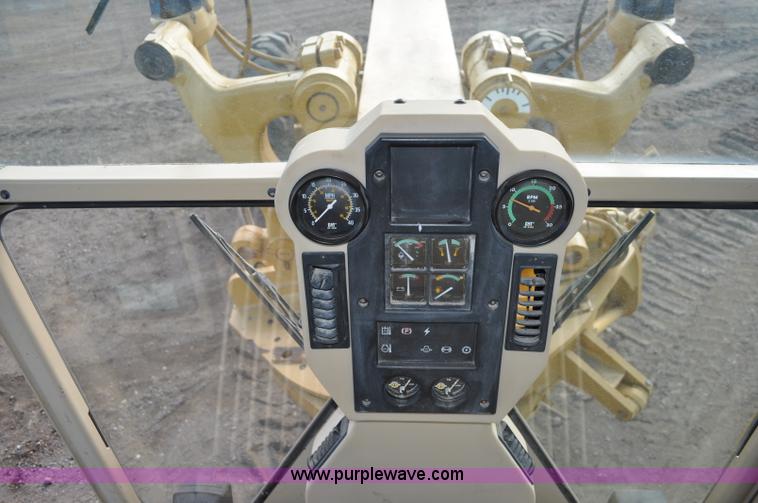 image for item A5810 1998 Caterpillar 140H motor grader VHP