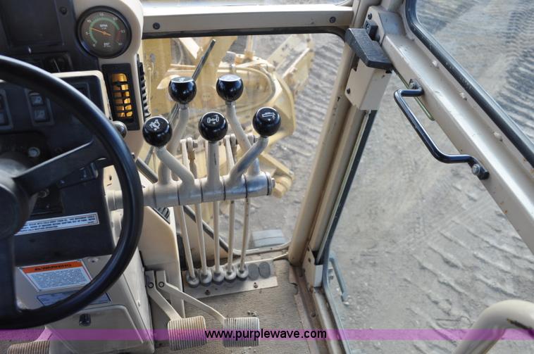 image for item A5810 1998 Caterpillar 140H motor grader VHP