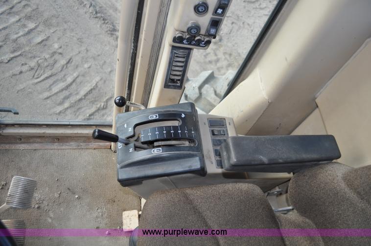 image for item A5810 1998 Caterpillar 140H motor grader VHP