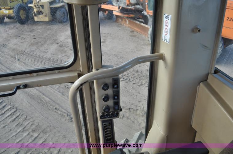 image for item A5810 1998 Caterpillar 140H motor grader VHP