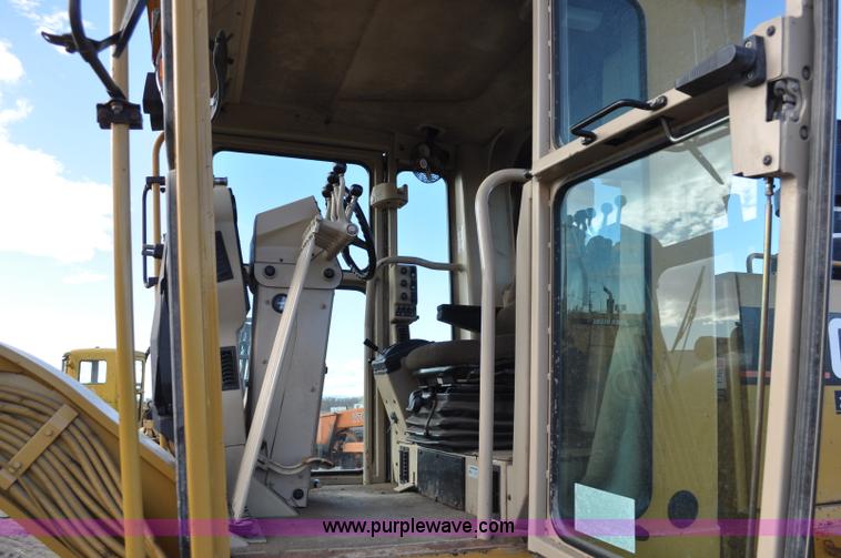 image for item A5810 1998 Caterpillar 140H motor grader VHP