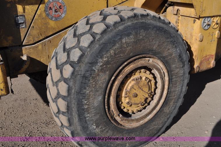 image for item A5811 1981 Caterpillar 966D wheel loader