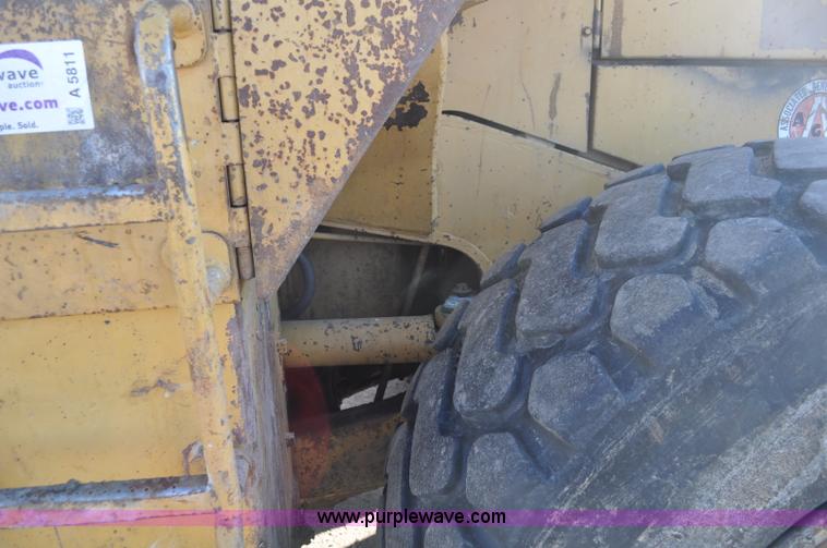 image for item A5811 1981 Caterpillar 966D wheel loader
