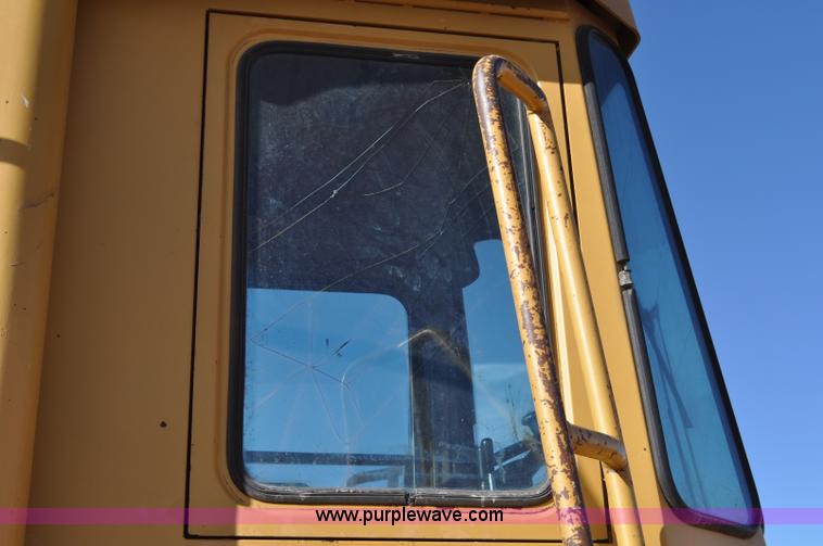 image for item A5811 1981 Caterpillar 966D wheel loader