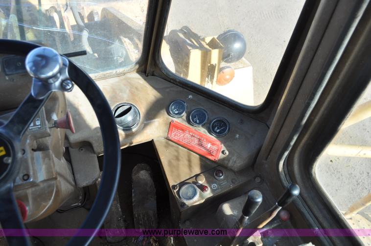 image for item A5811 1981 Caterpillar 966D wheel loader