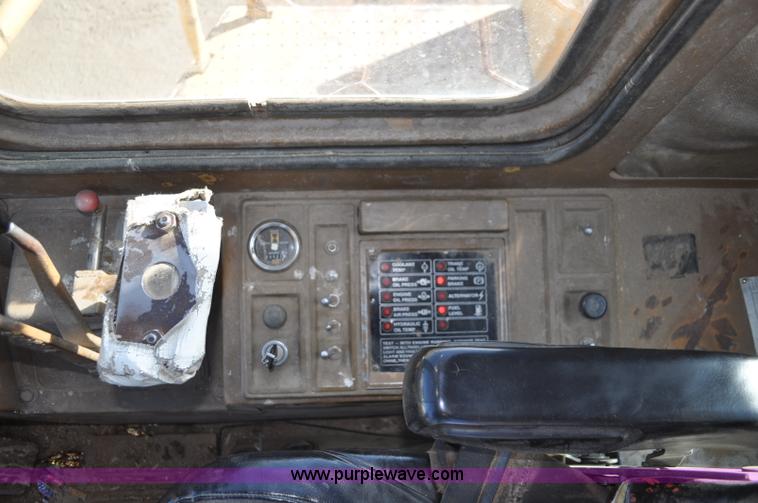 image for item A5811 1981 Caterpillar 966D wheel loader