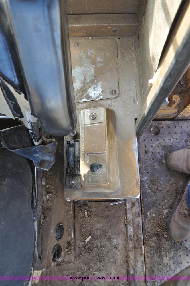 image for item A5811 1981 Caterpillar 966D wheel loader