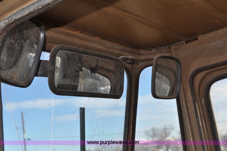 image for item A5811 1981 Caterpillar 966D wheel loader