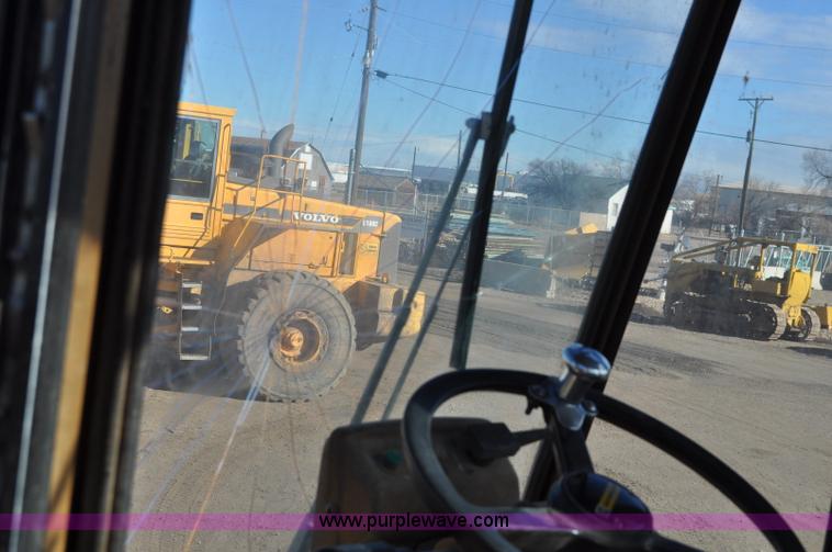 image for item A5811 1981 Caterpillar 966D wheel loader