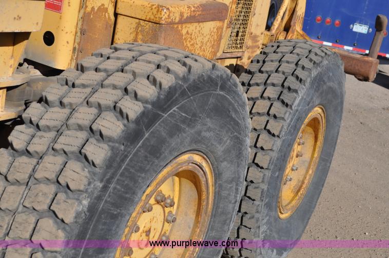 image for item A5812 1982 Caterpillar 140G motor grader