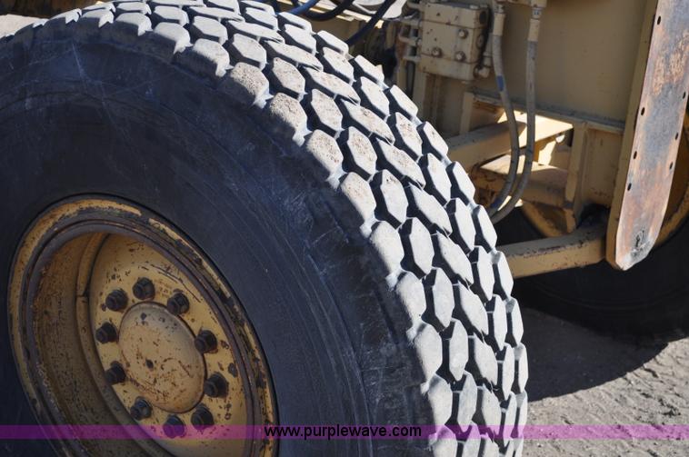 image for item A5812 1982 Caterpillar 140G motor grader