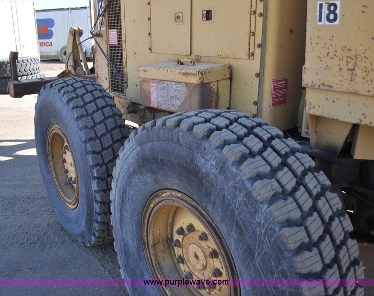 image for item A5812 1982 Caterpillar 140G motor grader