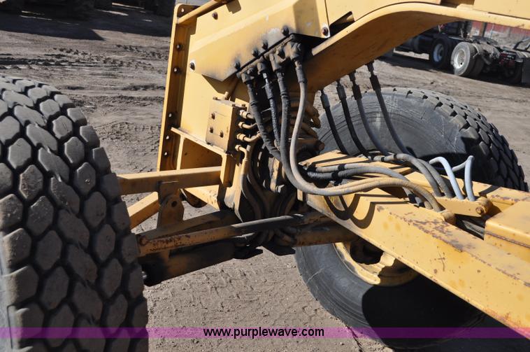 image for item A5812 1982 Caterpillar 140G motor grader
