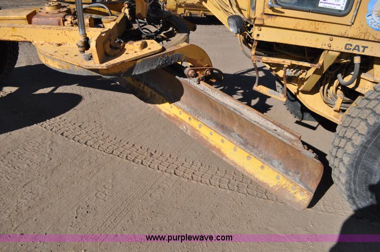 image for item A5812 1982 Caterpillar 140G motor grader