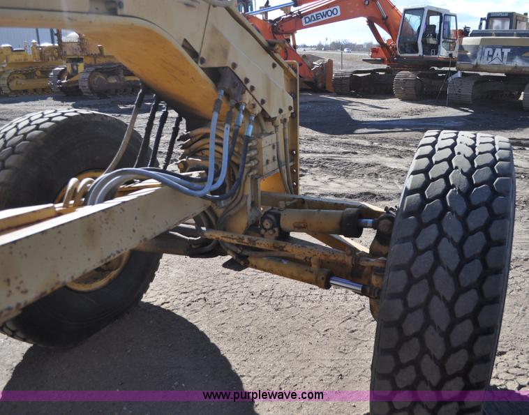 image for item A5812 1982 Caterpillar 140G motor grader