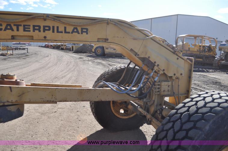 image for item A5812 1982 Caterpillar 140G motor grader