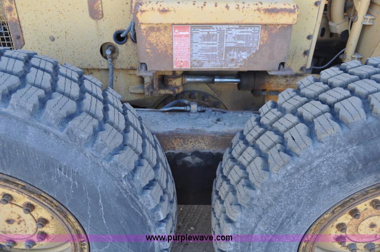 image for item A5812 1982 Caterpillar 140G motor grader