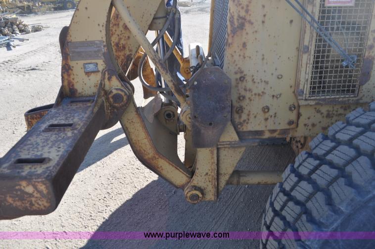 image for item A5812 1982 Caterpillar 140G motor grader