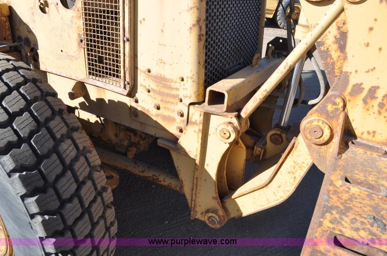 image for item A5812 1982 Caterpillar 140G motor grader