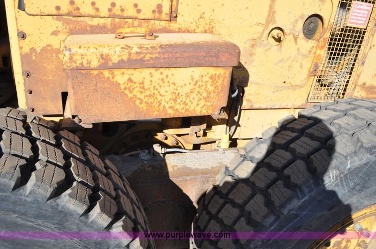 image for item A5812 1982 Caterpillar 140G motor grader