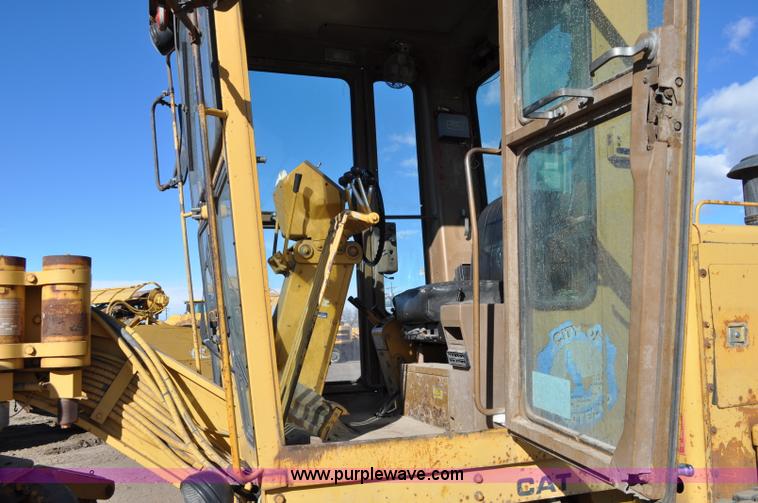 image for item A5812 1982 Caterpillar 140G motor grader