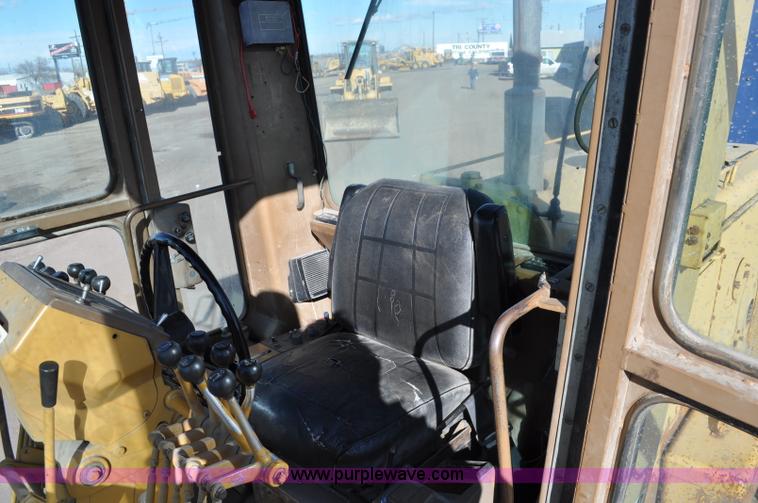 image for item A5812 1982 Caterpillar 140G motor grader
