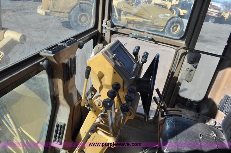 image for item A5812 1982 Caterpillar 140G motor grader