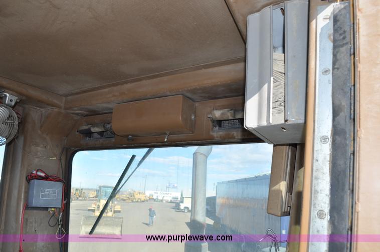 image for item A5812 1982 Caterpillar 140G motor grader