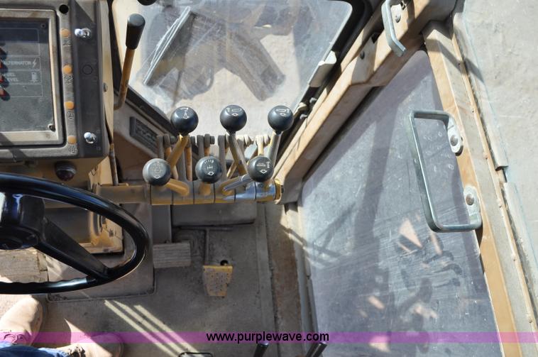 image for item A5812 1982 Caterpillar 140G motor grader