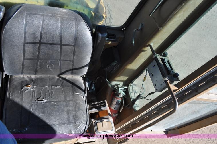 image for item A5812 1982 Caterpillar 140G motor grader