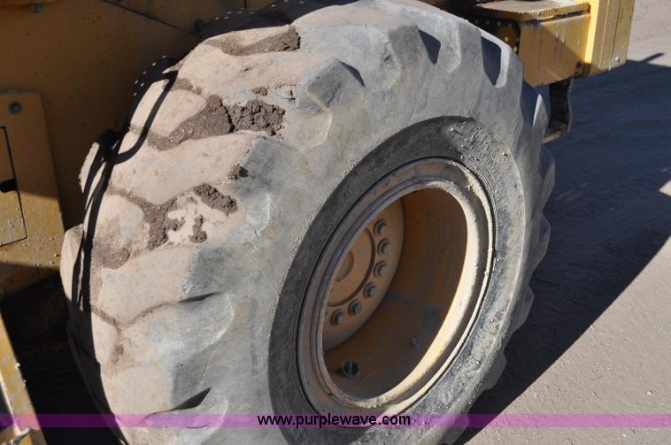 image for item A5813 1993 John Deere 624G wheel loader