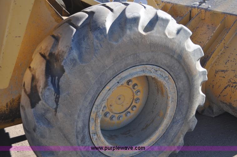image for item A5813 1993 John Deere 624G wheel loader