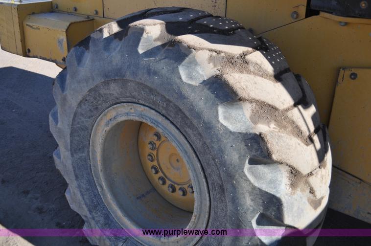 image for item A5813 1993 John Deere 624G wheel loader